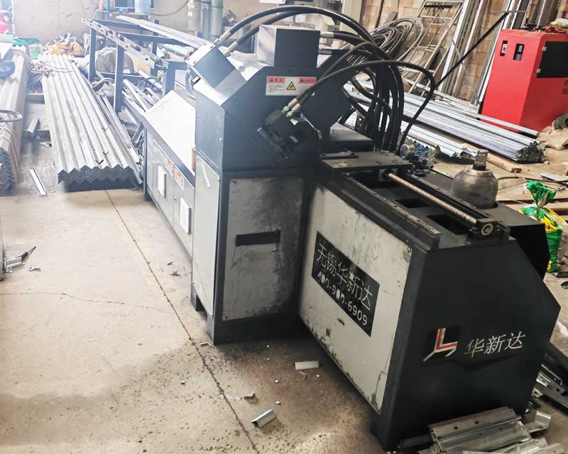角鐵法蘭全自動沖孔機(jī)