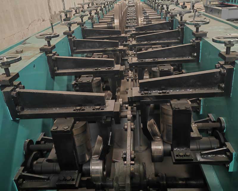 電纜橋架全自動成型機(jī)